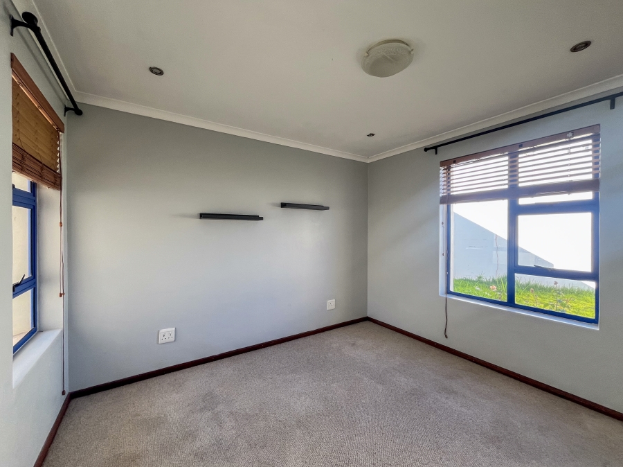To Let 5 Bedroom Property for Rent in Paradise Beach Western Cape